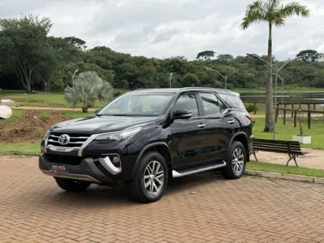 TOYOTA Hilux SW4 2.8 4P SRX 4X4 TURBO DIESEL AUTOMTICO, Foto 1