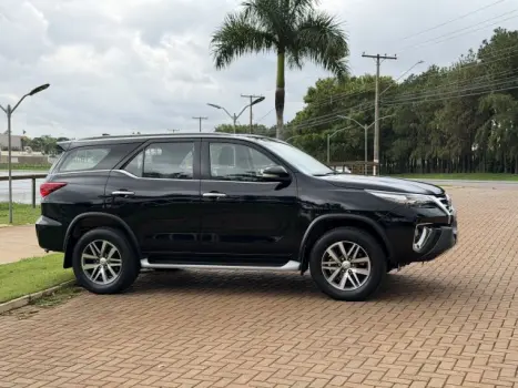 TOYOTA Hilux SW4 2.8 4P SRX 4X4 TURBO DIESEL AUTOMTICO, Foto 5