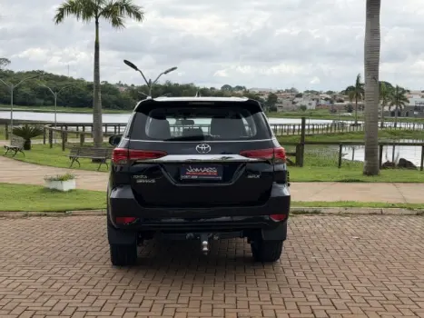 TOYOTA Hilux SW4 2.8 4P SRX 4X4 TURBO DIESEL AUTOMTICO, Foto 7