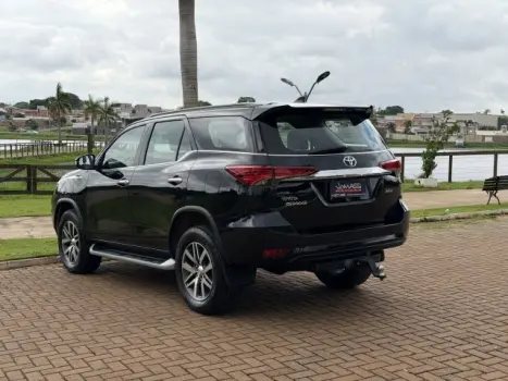 TOYOTA Hilux SW4 2.8 4P SRX 4X4 TURBO DIESEL AUTOMTICO, Foto 8