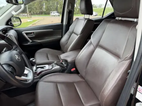 TOYOTA Hilux SW4 2.8 4P SRX 4X4 TURBO DIESEL AUTOMTICO, Foto 10