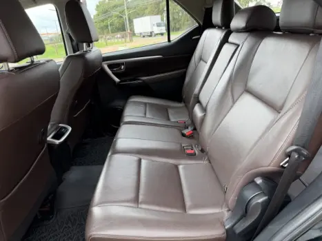 TOYOTA Hilux SW4 2.8 4P SRX 4X4 TURBO DIESEL AUTOMTICO, Foto 11