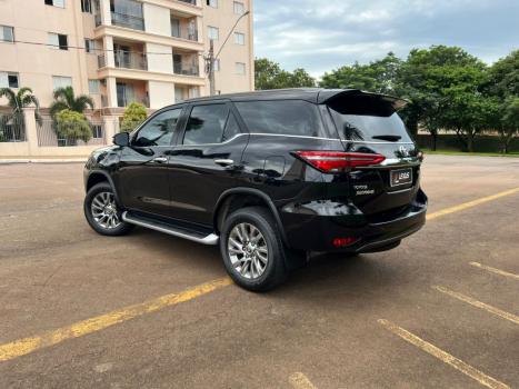 TOYOTA Hilux SW4 2.8 16V 4P SRX 4X4 7 LUGARES TURBO DIESEL AUTOMTICO, Foto 2