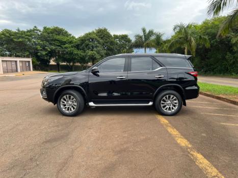 TOYOTA Hilux SW4 2.8 16V 4P SRX 4X4 7 LUGARES TURBO DIESEL AUTOMTICO, Foto 3