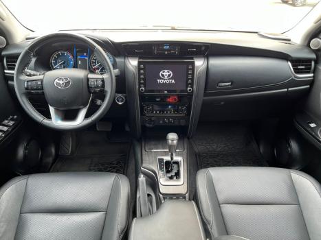 TOYOTA Hilux SW4 2.8 16V 4P SRX 4X4 7 LUGARES TURBO DIESEL AUTOMTICO, Foto 6