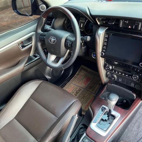 TOYOTA Hilux SW4 2.8 16V 4P SRX 4X4 7 LUGARES TURBO DIESEL AUTOM�TICO, Foto 5