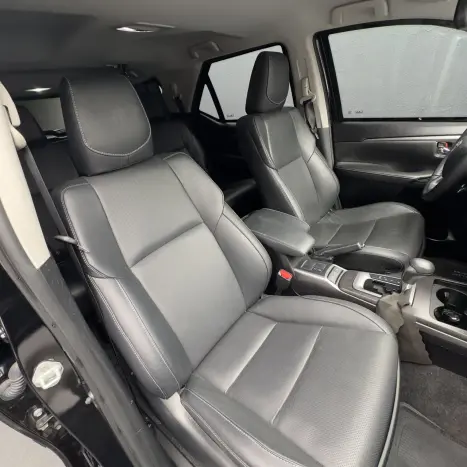 TOYOTA Hilux SW4 2.8 16V 4P SRX 4X4 7 LUGARES TURBO DIESEL AUTOM�TICO, Foto 11