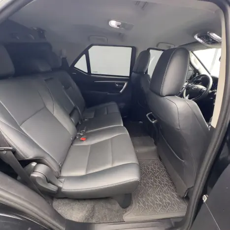 TOYOTA Hilux SW4 2.8 16V 4P SRX 4X4 7 LUGARES TURBO DIESEL AUTOM�TICO, Foto 12