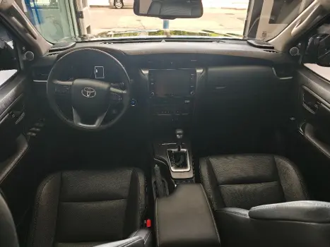 TOYOTA Hilux SW4 2.8 16V 4P SRX 4X4 7 LUGARES TURBO DIESEL AUTOM�TICO, Foto 5