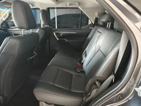 TOYOTA Hilux SW4 2.8 16V 4P SRX 4X4 7 LUGARES TURBO DIESEL AUTOM�TICO, Foto 7