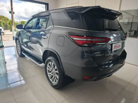 TOYOTA Hilux SW4 2.8 16V 4P SRX 4X4 7 LUGARES TURBO DIESEL AUTOM�TICO, Foto 9