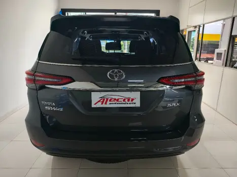 TOYOTA Hilux SW4 2.8 16V 4P SRX 4X4 7 LUGARES TURBO DIESEL AUTOM�TICO, Foto 11