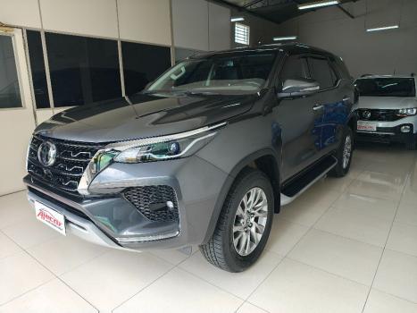 TOYOTA Hilux SW4 2.8 16V 4P SRX 4X4 7 LUGARES TURBO DIESEL AUTOM�TICO, Foto 2