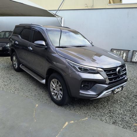 TOYOTA Hilux SW4 2.8 16V 4P SRX 4X4 7 LUGARES TURBO DIESEL AUTOM�TICO, Foto 2