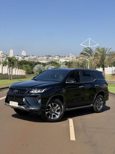 TOYOTA Hilux SW4 2.8 4P SRX 4X4 DIAMOND 7 LUGARES TURBO DIESEL AUTOM�TICO, Foto 1