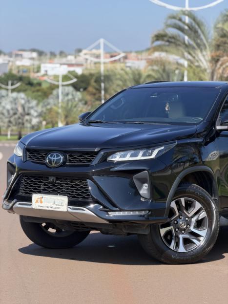 TOYOTA Hilux SW4 2.8 4P SRX 4X4 DIAMOND 7 LUGARES TURBO DIESEL AUTOM�TICO, Foto 2