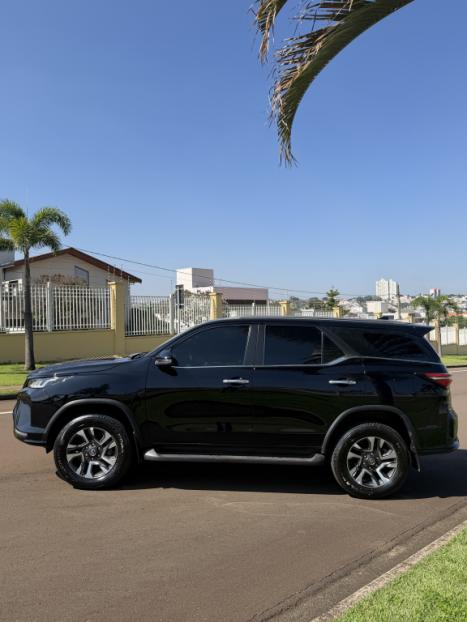 TOYOTA Hilux SW4 2.8 4P SRX 4X4 DIAMOND 7 LUGARES TURBO DIESEL AUTOM�TICO, Foto 3