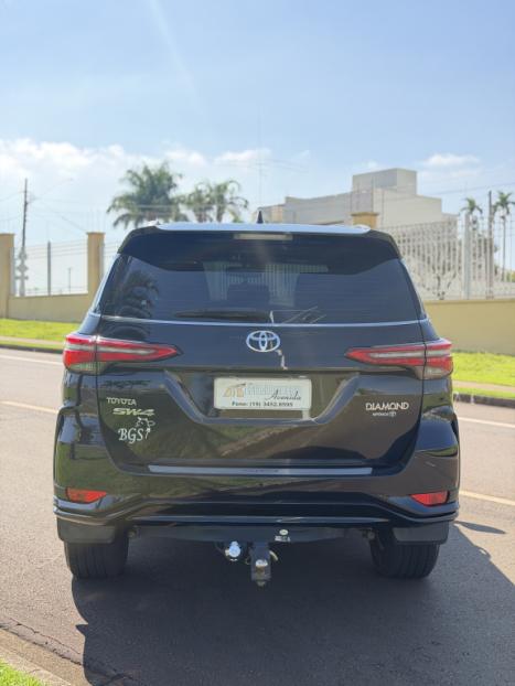 TOYOTA Hilux SW4 2.8 4P SRX 4X4 DIAMOND 7 LUGARES TURBO DIESEL AUTOM�TICO, Foto 5