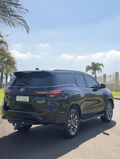 TOYOTA Hilux SW4 2.8 4P SRX 4X4 DIAMOND 7 LUGARES TURBO DIESEL AUTOM�TICO, Foto 6