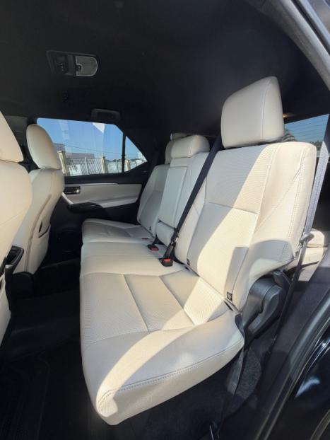 TOYOTA Hilux SW4 2.8 4P SRX 4X4 DIAMOND 7 LUGARES TURBO DIESEL AUTOM�TICO, Foto 14