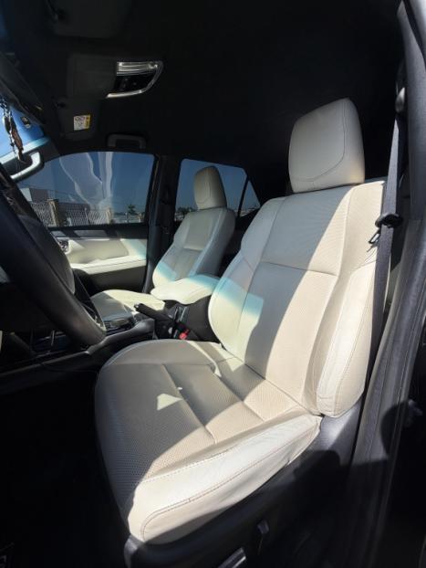 TOYOTA Hilux SW4 2.8 4P SRX 4X4 DIAMOND 7 LUGARES TURBO DIESEL AUTOM�TICO, Foto 17