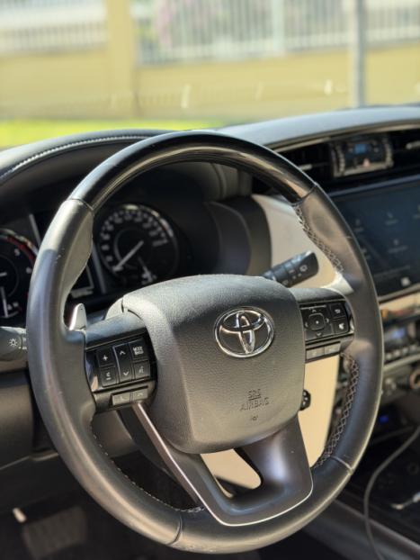 TOYOTA Hilux SW4 2.8 4P SRX 4X4 DIAMOND 7 LUGARES TURBO DIESEL AUTOM�TICO, Foto 19