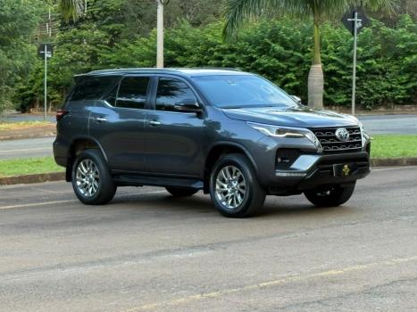 TOYOTA Hilux SW4 2.8 4P SRX 4X4 DIAMOND 7 LUGARES TURBO DIESEL AUTOM�TICO, Foto 1