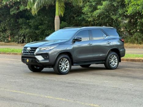 TOYOTA Hilux SW4 2.8 4P SRX 4X4 DIAMOND 7 LUGARES TURBO DIESEL AUTOM�TICO, Foto 2