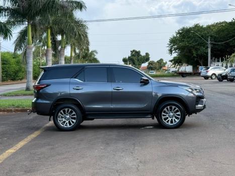 TOYOTA Hilux SW4 2.8 4P SRX 4X4 DIAMOND 7 LUGARES TURBO DIESEL AUTOM�TICO, Foto 4