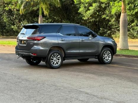 TOYOTA Hilux SW4 2.8 4P SRX 4X4 DIAMOND 7 LUGARES TURBO DIESEL AUTOM�TICO, Foto 5