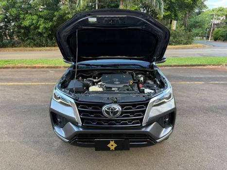 TOYOTA Hilux SW4 2.8 4P SRX 4X4 DIAMOND 7 LUGARES TURBO DIESEL AUTOM�TICO, Foto 8