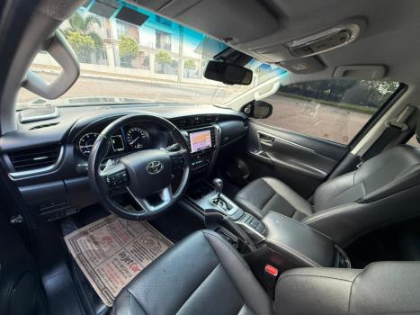 TOYOTA Hilux SW4 2.8 4P SRX 4X4 DIAMOND 7 LUGARES TURBO DIESEL AUTOM�TICO, Foto 9