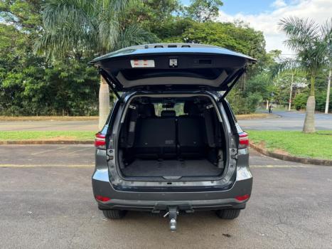 TOYOTA Hilux SW4 2.8 4P SRX 4X4 DIAMOND 7 LUGARES TURBO DIESEL AUTOM�TICO, Foto 11