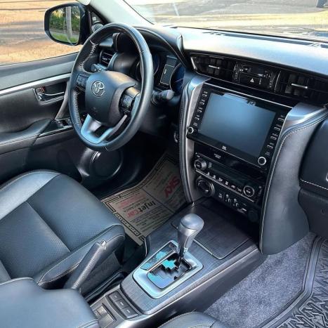 TOYOTA Hilux SW4 2.8 4P SRX 4X4 DIAMOND 7 LUGARES TURBO DIESEL AUTOM�TICO, Foto 13