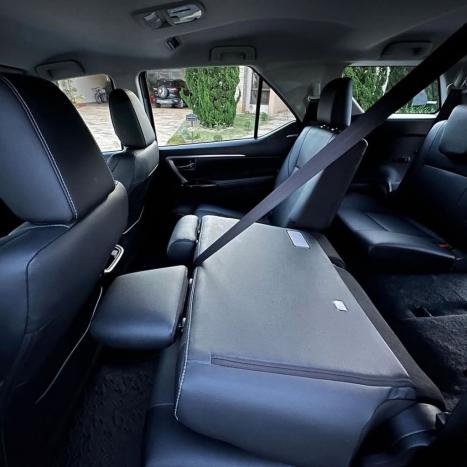 TOYOTA Hilux SW4 2.8 4P SRX 4X4 DIAMOND 7 LUGARES TURBO DIESEL AUTOM�TICO, Foto 15