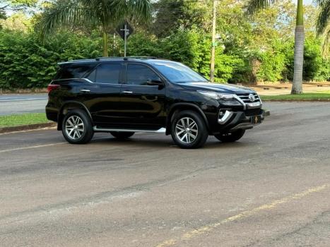 TOYOTA Hilux SW4 2.8 4P SRX 4X4 DIAMOND 7 LUGARES TURBO DIESEL AUTOM�TICO, Foto 2