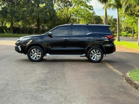 TOYOTA Hilux SW4 2.8 4P SRX 4X4 DIAMOND 7 LUGARES TURBO DIESEL AUTOM�TICO, Foto 5