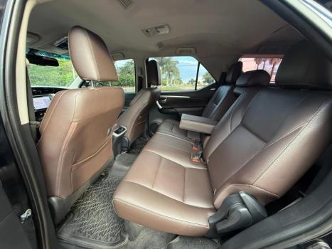 TOYOTA Hilux SW4 2.8 4P SRX 4X4 DIAMOND 7 LUGARES TURBO DIESEL AUTOM�TICO, Foto 8