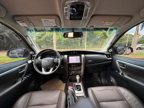 TOYOTA Hilux SW4 2.8 4P SRX 4X4 DIAMOND 7 LUGARES TURBO DIESEL AUTOM�TICO, Foto 10