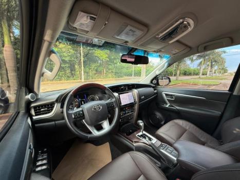 TOYOTA Hilux SW4 2.8 4P SRX 4X4 DIAMOND 7 LUGARES TURBO DIESEL AUTOM�TICO, Foto 11