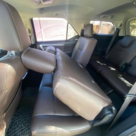 TOYOTA Hilux SW4 2.8 4P SRX 4X4 DIAMOND 7 LUGARES TURBO DIESEL AUTOM�TICO, Foto 12