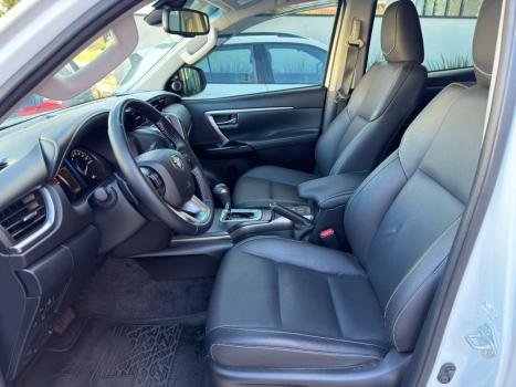 TOYOTA Hilux SW4 2.8 16V 4P SRX 4X4 7 LUGARES TURBO DIESEL AUTOM�TICO, Foto 8