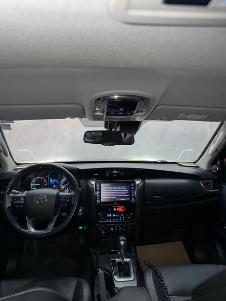 TOYOTA Hilux SW4 2.8 16V 4P SRX 4X4 7 LUGARES TURBO DIESEL AUTOM�TICO, Foto 7