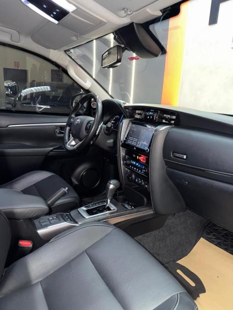 TOYOTA Hilux SW4 2.8 16V 4P SRX 4X4 7 LUGARES TURBO DIESEL AUTOM�TICO, Foto 9