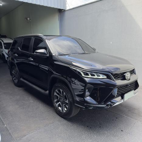 TOYOTA Hilux SW4 2.8 4P SRX 4X4 DIAMOND 7 LUGARES TURBO DIESEL AUTOM�TICO, Foto 1