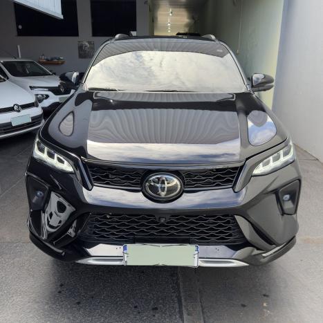 TOYOTA Hilux SW4 2.8 4P SRX 4X4 DIAMOND 7 LUGARES TURBO DIESEL AUTOM�TICO, Foto 2