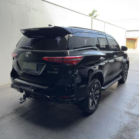 TOYOTA Hilux SW4 2.8 4P SRX 4X4 DIAMOND 7 LUGARES TURBO DIESEL AUTOM�TICO, Foto 4