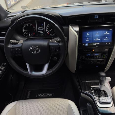 TOYOTA Hilux SW4 2.8 4P SRX 4X4 DIAMOND 7 LUGARES TURBO DIESEL AUTOM�TICO, Foto 9