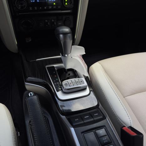 TOYOTA Hilux SW4 2.8 4P SRX 4X4 DIAMOND 7 LUGARES TURBO DIESEL AUTOM�TICO, Foto 10