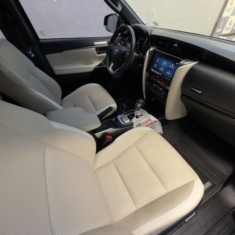 TOYOTA Hilux SW4 2.8 4P SRX 4X4 DIAMOND 7 LUGARES TURBO DIESEL AUTOM�TICO, Foto 11